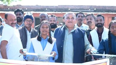 पर्यटन एवं संस्कृति मंत्री राजेश अग्रवाल ने सरस्वती साइकिल योजना के तहत मेंड्रॉकला विद्यालय में छात्राओं को साइकिल वितरित की…. पर्यटन एवं संस्कृति मंत्री राजेश अग्रवाल ने सरस्वती साइकिल योजना के तहत मेंड्रॉकला विद्यालय में छात्राओं को साइकिल वितरित की….