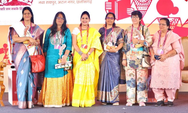 लाला जगदलपुरी मण्डप में समकालीन महिला लेखन पर सार्थक परिचर्चा…. लाला जगदलपुरी मण्डप में समकालीन महिला लेखन पर सार्थक परिचर्चा….