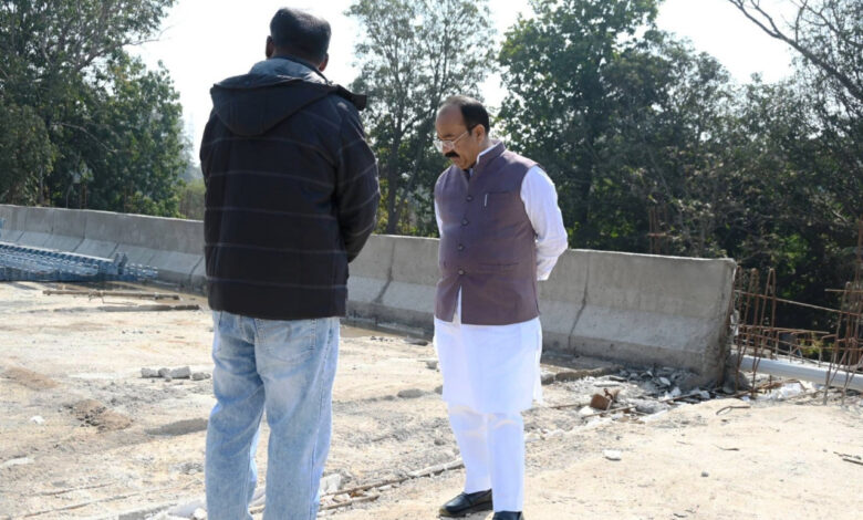 उप मुख्यमंत्री अरुण साव ने पुल निर्माण कार्य का किया औचक निरीक्षण….