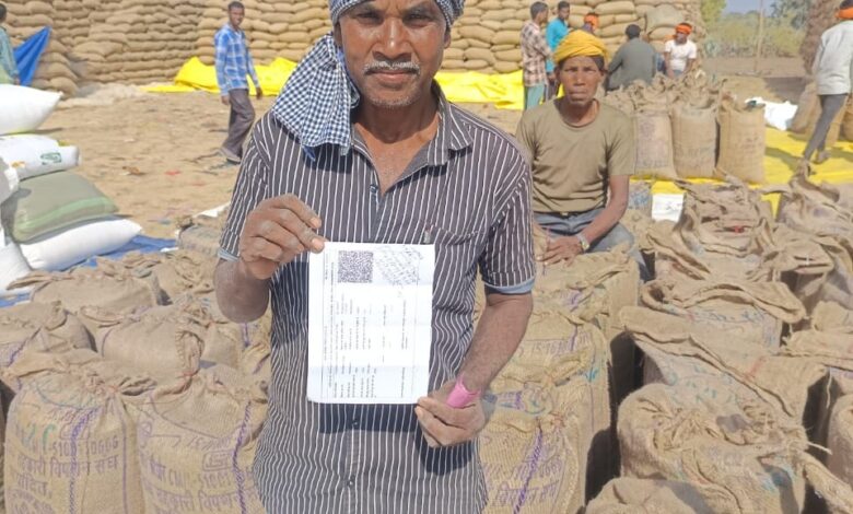 डिजिटल व्यवस्था से बदली किस्मत, किसान धनेश्वर ने बेचा 150 क्विंटल धान : पारदर्शी धान खरीदी से बढ़ा आत्मविश्वास, किसान धनेश्वर हुए लाभान्वित…. डिजिटल व्यवस्था से बदली किस्मत, किसान धनेश्वर ने बेचा 150 क्विंटल धान : पारदर्शी धान खरीदी से बढ़ा आत्मविश्वास, किसान धनेश्वर हुए लाभान्वित….