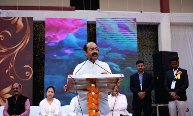 विद्यालय भवन केवल ईंट-गारे का ढांचा नहीं, बच्चों के भविष्य की नींव : अरुण साव… विद्यालय भवन केवल ईंट-गारे का ढांचा नहीं, बच्चों के भविष्य की नींव : अरुण साव…