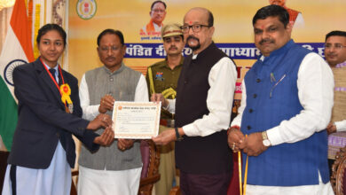 राज्यपाल रमेन डेका एवं मुख्यमंत्री विष्णुदेव साय ने 10वीं और 12वीं परीक्षा के मेधावी विद्यार्थियों को किया सम्मानित….