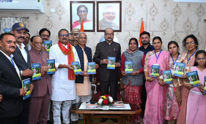 राज्यपाल डेका ने ‘एक पेड़ मां के नाम‘ काव्य संग्रह का किया विमोचन….