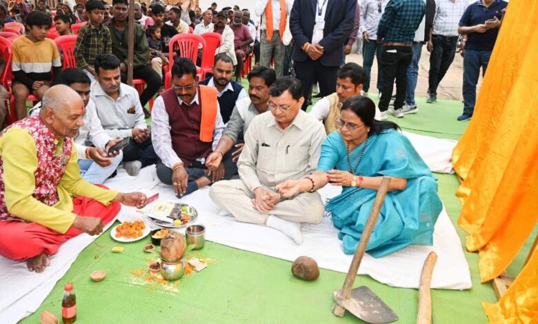 उद्योग मंत्री लखन लाल देवांगन ने दर्री क्षेत्र क़े 5 शासकीय स्कूलों को नवीन भवन की दी सौगात…..
