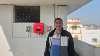 उपभोक्ता’ से ’ऊर्जा दाता’ बने कृष्ण कुमार, सोलर सिस्टम से हर दिन मिल रही 20 यूनिट बिजली का उत्पादन….