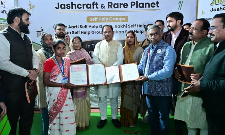 जशक्राफ्ट को मिला राष्ट्रीय पहचान का नया मंच : महिलाओं द्वारा बांस, छिंद, मिट्टी एवं लकड़ी से बनाए उत्पाद मिलेंगे देश के विभिन्न एयरपोर्ट पर- मुख्यमंत्री विष्णु देव साय…