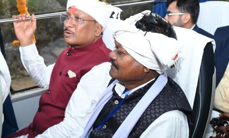 सुदूर वनांचलों को मिली कनेक्टिविटी की नई ताकत: मुख्यमंत्री साय ने किया कुरूसनार से बस में यात्रियों के साथ सफर….