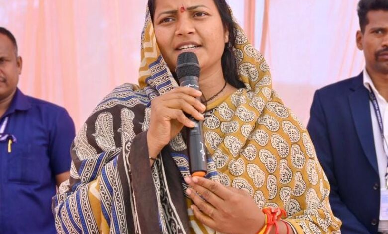 सड़कें बनेंगी विकास का आधार: मंत्री श्रीमती लक्ष्मी राजवाड़े ने सूरजपुर में 15.50 करोड़ के कार्यों का किया शुभारंभ… सड़कें बनेंगी विकास का आधार: मंत्री श्रीमती लक्ष्मी राजवाड़े ने सूरजपुर में 15.50 करोड़ के कार्यों का किया शुभारंभ…