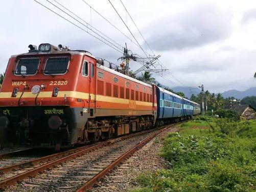 दानापुर मंडल के चम्पापुर हाल्ट, सालिमपुर बिहार, करौटा, मंझौलीग्राम हाल्ट, बुद्धदेवचक यादवनगर हाल्ट पर 02 जोड़ी पैसेंजर ट्रेनों का ठहराव