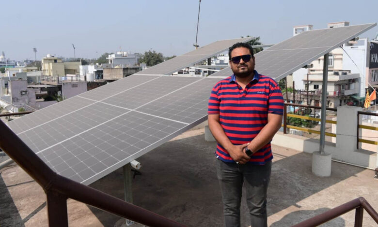 प्राकृतिक ऊर्जा से रोशन हो रहा प्रवीण शुक्ला का घर, बिजली बिल में हो रही उल्लेखनीय आर्थिक बचत….. प्राकृतिक ऊर्जा से रोशन हो रहा प्रवीण शुक्ला का घर, बिजली बिल में हो रही उल्लेखनीय आर्थिक बचत…..