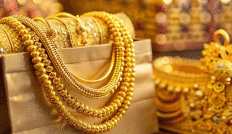 सोने की कीमतों में आई बड़ी गिरावट, 10 ग्राम गहने बनवाने में अब लगेंगे इतने कम पैसे