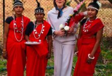 पर्यटन विशेषज्ञ सुश्री किर्सी ने ग्रामीण महिलाओं संग किया महुआ संग्रहण, बस्तर की जैव विविधता और लोकसंस्कृति से हुए अभिभूत….