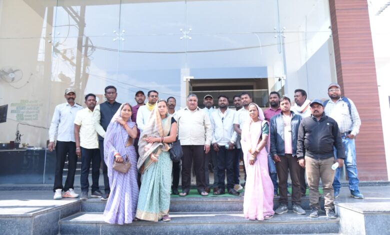 पर्यटन एवं संस्कृति मंत्री राजेश अग्रवाल ने लखनपुर में जनप्रतिनिधियों एवं नागरिकों से की भेंट, जनसमस्याओं के त्वरित निराकरण हेतु अधिकारियों को दिए आवश्यक दिशा-निर्देश…..