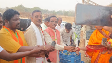 मुख्यमंत्री साय के जन्मदिवस पर पादप बोर्ड द्वारा 2100 औषधीय पौधों का वितरण….