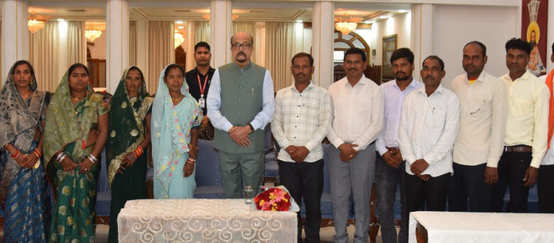 राज्यपाल के गोद ग्राम पंचायत बिजली के ग्रामीणों ने किया लोकभवन का भ्रमण…. राज्यपाल के गोद ग्राम पंचायत बिजली के ग्रामीणों ने किया लोकभवन का भ्रमण….