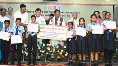 मेहनत की चमक और सरकारी संबल : श्रमिक की बेटी डिंपल कश्यप अब संस्कार सिटी स्कूल में संवार रही अपना भविष्य…..