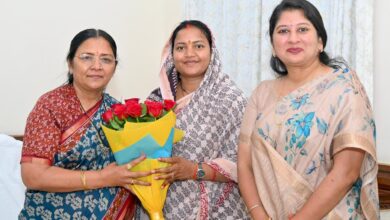 केंद्रीय महिला एवं बाल विकास राज्यमंत्री श्रीमती सावित्री ठाकुर से मंत्री श्रीमती लक्ष्मी राजवाड़े ने की सौजन्य भेंट….