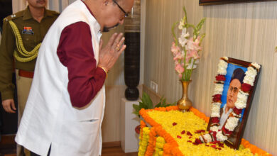 राज्यपाल रमेन डेका ने वीर विनायक दामोदर सावरकर को श्रद्धांजलि दी…..