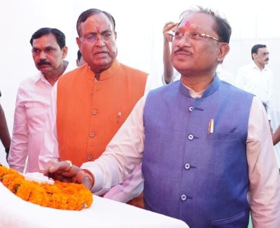 मुख्यमंत्री विष्णुदेव साय ने बड़ादेव की पूजा कर प्रदेशवासियों की सुख-समृद्धि की कामना की…. मुख्यमंत्री विष्णुदेव साय ने बड़ादेव की पूजा कर प्रदेशवासियों की सुख-समृद्धि की कामना की….