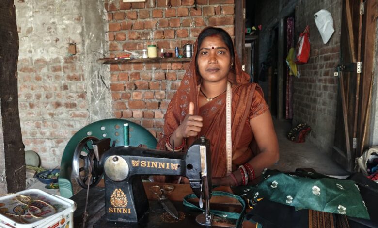 महतारी वंदन योजना ने संवारी भगवती की गृहस्थी, सिलाई मशीन से आसान हुईं स्वावलंबन की राह….