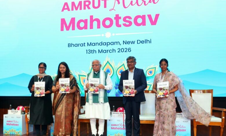 भारत मंडपम में छत्तीसगढ़ की जल योद्धाओं की गूंजी आवाज, नई दिल्ली में आयोजित अमृत मित्र महोत्सव में शामिल हुईं राज्य की 75 महिलाएं…. भारत मंडपम में छत्तीसगढ़ की जल योद्धाओं की गूंजी आवाज, नई दिल्ली में आयोजित अमृत मित्र महोत्सव में शामिल हुईं राज्य की 75 महिलाएं….