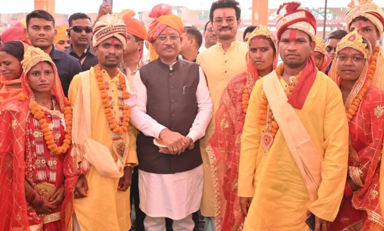 बेटियों के सम्मान का संकल्प: 240 नवविवाहित जोड़ों को मुख्यमंत्री ने दिया सुखद दांपत्य जीवन का आशीर्वाद….