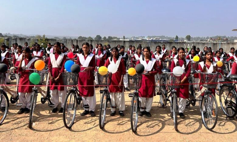 सरस्वती साइकिल योजना और बेटी बचाओ-बेटी पढ़ाओ से सशक्त हो रहीं बेटियां…. सरस्वती साइकिल योजना और बेटी बचाओ-बेटी पढ़ाओ से सशक्त हो रहीं बेटियां….