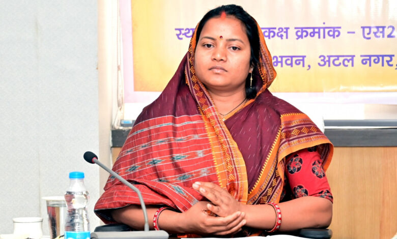 महिलाओं को आर्थिक रूप से स्वावलंबी बनाने के लिए महिला कोष की योजनाओं का विस्तार जरूरी : मंत्री लक्ष्मी राजवाड़े…. महिलाओं को आर्थिक रूप से स्वावलंबी बनाने के लिए महिला कोष की योजनाओं का विस्तार जरूरी : मंत्री लक्ष्मी राजवाड़े….