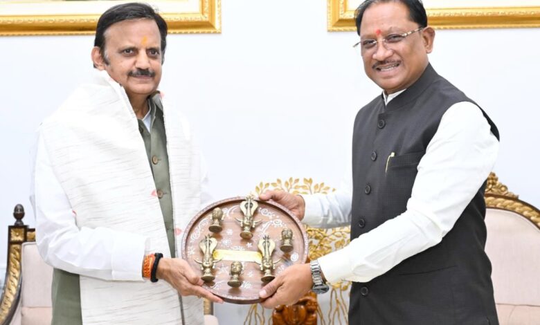 मुख्यमंत्री से मध्यप्रदेश के उपमुख्यमंत्री राजेंद्र शुक्ला ने की सौजन्य मुलाकात…..