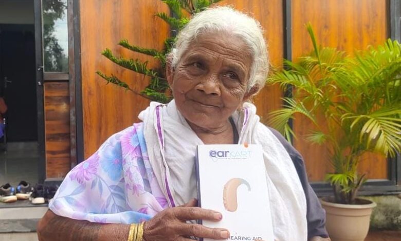 90 वर्षीय चाका बाई पुनः सुन सकती है जीवन की मधुर ध्वनि, मुख्यमंत्री कैंप कार्यालय में श्रवणदोष से पीड़ित चाका बाई को मिला श्रवण यंत्र- मुख्यमंत्री विष्णुदेव साय को दिया धन्यवाद…. 90 वर्षीय चाका बाई पुनः सुन सकती है जीवन की मधुर ध्वनि, मुख्यमंत्री कैंप कार्यालय में श्रवणदोष से पीड़ित चाका बाई को मिला श्रवण यंत्र- मुख्यमंत्री विष्णुदेव साय को दिया धन्यवाद….