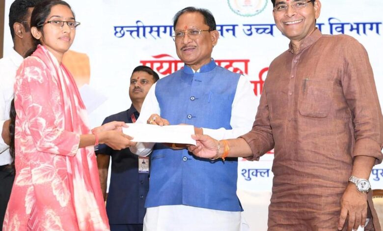 युवाओं के उज्ज्वल भविष्य के लिए सरकार पूर्णतः प्रतिबद्ध : मुख्यमंत्री विष्णु देव साय…. युवाओं के उज्ज्वल भविष्य के लिए सरकार पूर्णतः प्रतिबद्ध : मुख्यमंत्री विष्णु देव साय….