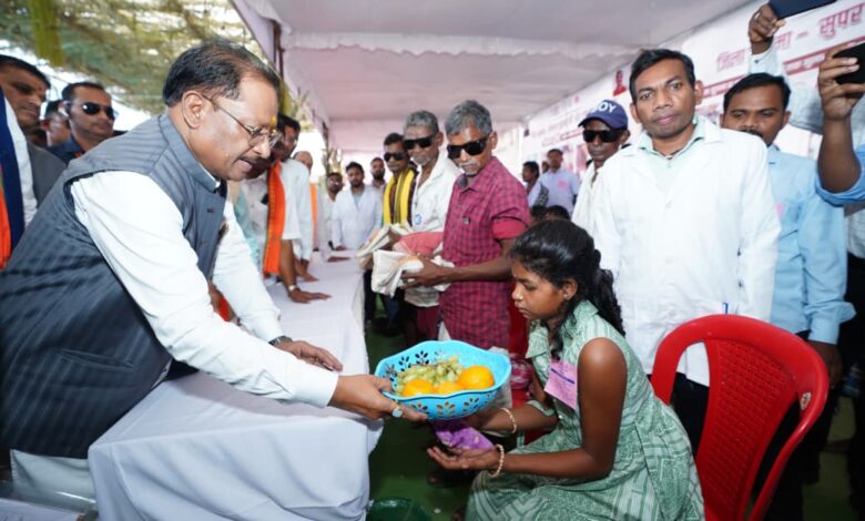 कटे होंठ से टूटी हिम्मत तक… एक ऑपरेशन और बदल गई जिंदगी, सुकमा की बेटी लावण्या को मिली नई मुस्कान, मुख्यमंत्री ने दिया आशीर्वाद….. कटे होंठ से टूटी हिम्मत तक… एक ऑपरेशन और बदल गई जिंदगी, सुकमा की बेटी लावण्या को मिली नई मुस्कान, मुख्यमंत्री ने दिया आशीर्वाद…..