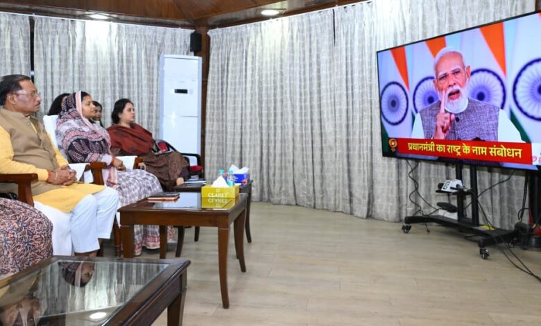 मुख्यमंत्री विष्णुदेव साय ने आज राजधानी रायपुर स्थित मुख्यमंत्री निवास में प्रधानमंत्री नरेंद्र मोदी के नारी शक्ति वंदन अधिनियम के सम्बन्ध में राष्ट्र के नाम प्रसारित संबोधन का श्रवण किया……