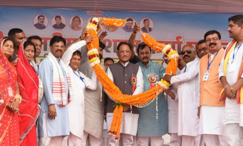 छत्तीसगढ़ में सामूहिक विवाह बना सामाजिक एकता का उत्सव, मुख्यमंत्री ने 13 नवदंपतियों को दिया आशीर्वाद….