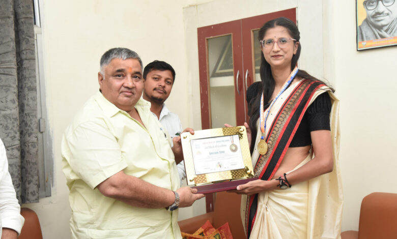 छत्तीसगढ़ की बेटी शिवानी सोनी ने रचा इतिहास, अंतर्राष्ट्रीय गोल्फ खिलाड़ी ‘इंटरनेशनल बुक ऑफ रिकॉर्ड्स’ से सम्मानित, मंत्री राजेश अग्रवाल ने की मुलाकात कर दी बधाई…