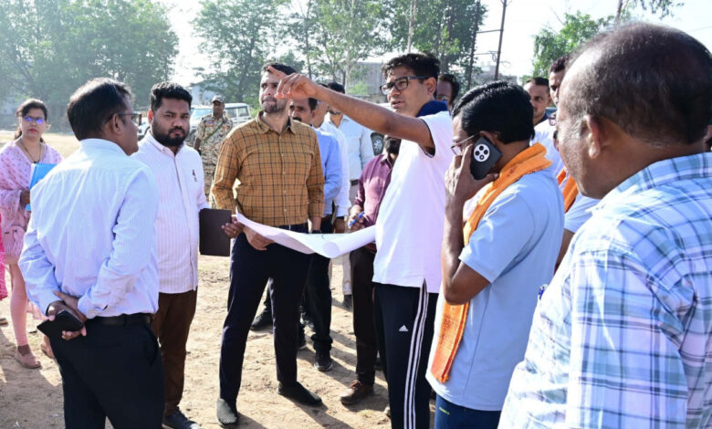 कोतरा रोड दुग्ध डेयरी क्षेत्र में बनेगा आधुनिक ऑक्सीजोन, नागरिकों को मिलेगा हरित व बहुउद्देशीय सुविधा केंद्र, वित्त मंत्री ओ.पी. चौधरी के प्रयासों से 7.86 करोड़ रुपए की स्वीकृति, स्थल का किया निरीक्षण….. कोतरा रोड दुग्ध डेयरी क्षेत्र में बनेगा आधुनिक ऑक्सीजोन, नागरिकों को मिलेगा हरित व बहुउद्देशीय सुविधा केंद्र, वित्त मंत्री ओ.पी. चौधरी के प्रयासों से 7.86 करोड़ रुपए की स्वीकृति, स्थल का किया निरीक्षण…..