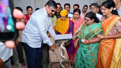 मंत्री गजेन्द्र यादव ने उचित मूल्य दुकान का किया औचक निरीक्षण, स्वयं चावल मापकर मशीन की सटीकता जॉचा…..