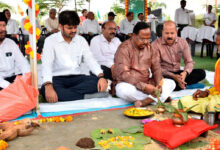 कृषि मंत्री नेताम ने मिट्टी एवं बीजों की पूजा की और ट्रैक्टर चलाकर बीजों की बुआई की…..