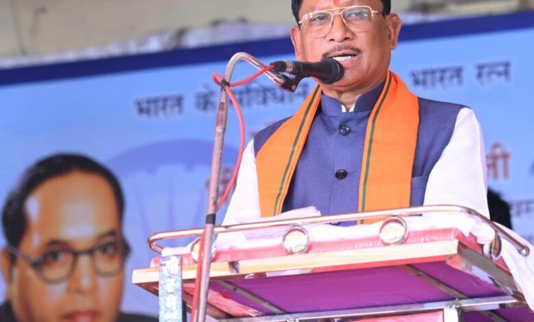 संविधान के मूल्यों को जन-जन तक पहुंचाने का संकल्प: समरसता भोज में शामिल हुए मुख्यमंत्री विष्णु देव साय…. संविधान के मूल्यों को जन-जन तक पहुंचाने का संकल्प: समरसता भोज में शामिल हुए मुख्यमंत्री विष्णु देव साय….