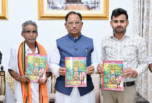 मुख्यमंत्री विष्णुदेव साय ने पद्मश्री जागेश्वर यादव के जीवन पर आधारित पुस्तक “बिरहोर जननायक” का किया विमोचन….