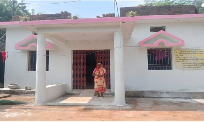 प्रधानमंत्री आवास योजना से जशपुर में बदली हजारों परिवारों की जिंदगी, पक्की छत के नीचे सुरक्षित और सम्मानजनक जीवन, विशेष पिछड़ी जनजातियों को भी मिला आशियाना….. प्रधानमंत्री आवास योजना से जशपुर में बदली हजारों परिवारों की जिंदगी, पक्की छत के नीचे सुरक्षित और सम्मानजनक जीवन, विशेष पिछड़ी जनजातियों को भी मिला आशियाना…..