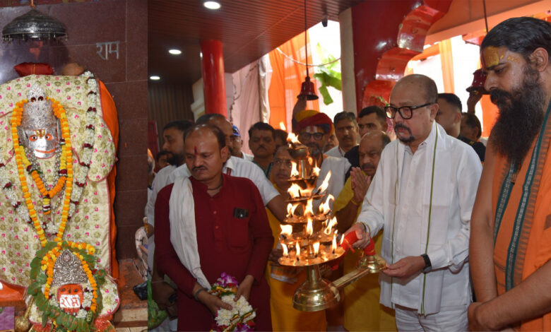 राज्यपाल रमेन डेका ने हनुमान जन्मोत्सव के अवसर पर की पूजा-अर्चना…. राज्यपाल रमेन डेका ने हनुमान जन्मोत्सव के अवसर पर की पूजा-अर्चना….