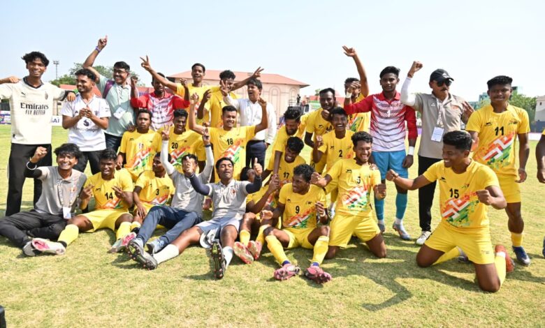 फुटबॉल में छत्तीसगढ़ को रजत पदक : फाइनल में कड़े मुकाबले में पश्चिम बंगाल से 0-1 से मिली हार….