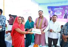 स्वास्थ्य मंत्री श्याम बिहारी जायसवाल ने सुशासन तिहार के तहत जनसमस्या निवारण शिविर में सुनीं ग्रामीणों की समस्याएं…..