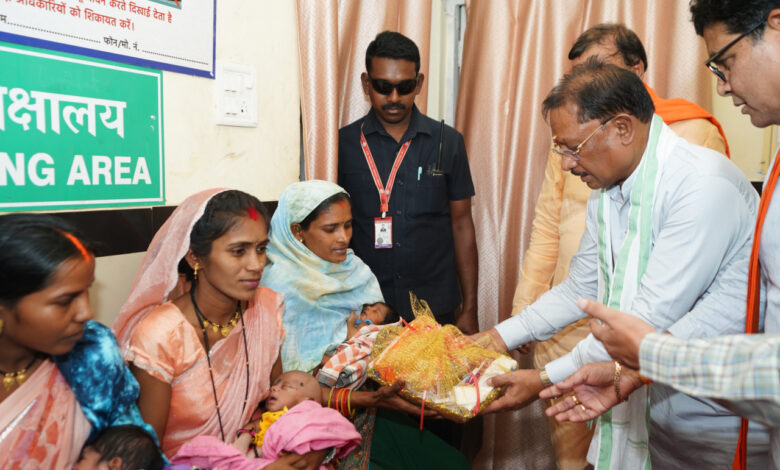 मुख्यमंत्री विष्णु देव साय ने धात्री महिलाओं को वितरित की बेबी किट, आयुष्मान आरोग्य मंदिर करही बाजार में महिलाओं से की आत्मीय चर्चा…. मुख्यमंत्री विष्णु देव साय ने धात्री महिलाओं को वितरित की बेबी किट, आयुष्मान आरोग्य मंदिर करही बाजार में महिलाओं से की आत्मीय चर्चा….