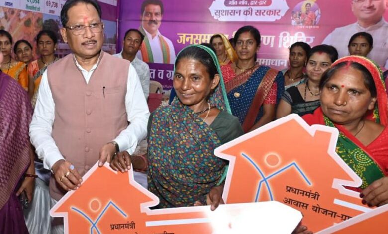 सुशासन तिहार में साकार हुआ पक्के घर का सपना, मुख्यमंत्री विष्णुदेव साय ने हितग्राहियों को सौंपी प्रधानमंत्री आवास योजना की चाबी….