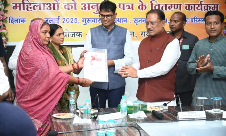 विशेष लेख:आत्मनिर्भरता, पोषण और बदलाव की नई पहचान बनीं महिला स्व-सहायता समूह विशेष लेख:आत्मनिर्भरता, पोषण और बदलाव की नई पहचान बनीं महिला स्व-सहायता समूह