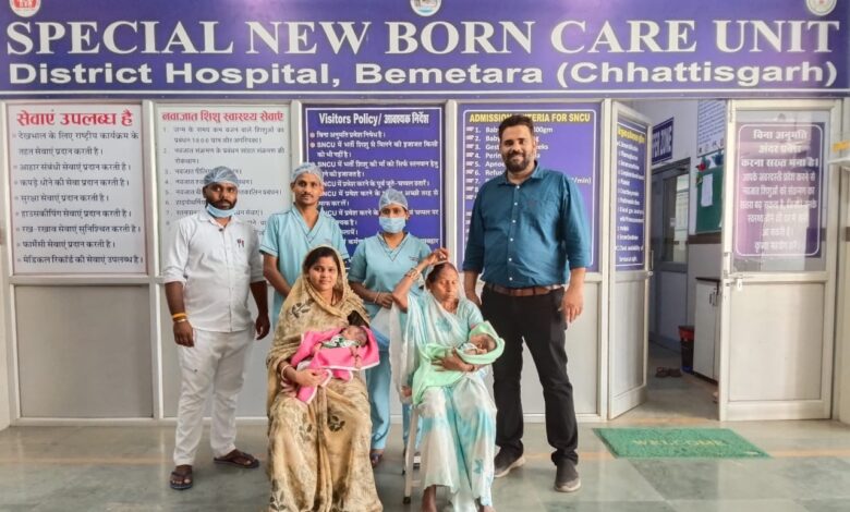 एस.एन.सी.यू. बेमेतरा बना नवजातों के लिए वरदान: 1700+ बच्चों को मिला नया जीवन,, 
1300 ग्राम के जुड़वां प्रीमैच्योर बच्चों का सफल उपचार, 16 दिन में स्वस्थ होकर घर लौटे ।