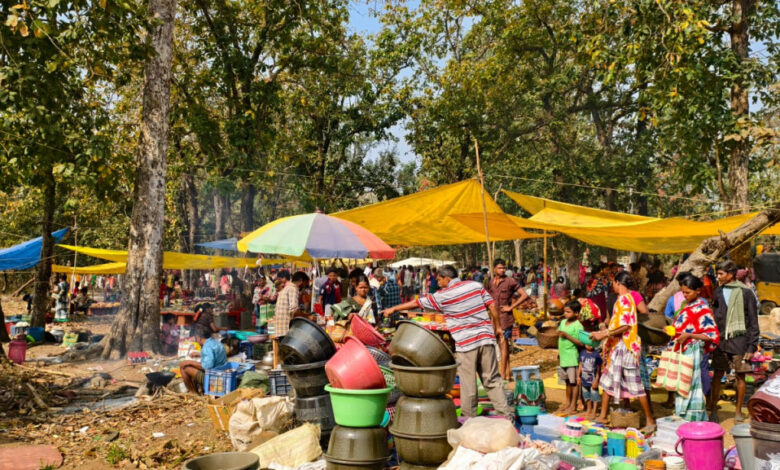 नक्सल मुक्त बीजापुर में विकास की नई दस्तक, चार दशकों बाद फिर सजी पुजारी कांकेर और कोण्डापल्ली की साप्ताहिक बाजारें….. नक्सल मुक्त बीजापुर में विकास की नई दस्तक, चार दशकों बाद फिर सजी पुजारी कांकेर और कोण्डापल्ली की साप्ताहिक बाजारें…..