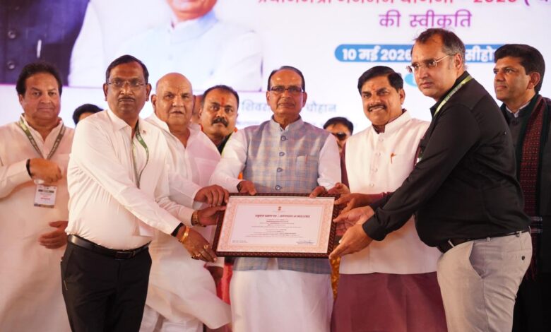 छत्तीसगढ़ का राष्ट्रीय गौरव : प्रधानमंत्री ग्राम सड़क योजना के उत्कृष्ट रखरखाव में देश में मिला दूसरा स्थान, केंद्रीय मंत्री शिवराज सिंह चौहान ने रजत जयंती समारोह में राज्य को किया सम्मानित….